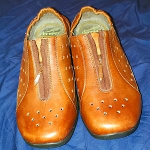 Dansko Woman Size 8 Camille Whiskey Flat Brown Leather Front Zip Warm Shoes